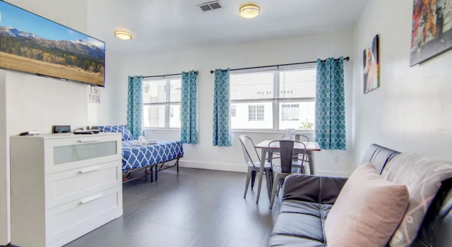 Chic Large Studio Apt Near Ocean Drive South Beach