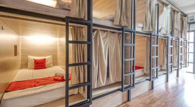 RedDoorz Hostel near Stadion Mandala Krida Yogya, Book Hostel / Vandrerhjem Hostels i Demangan, Hostel / Vandrerhjem