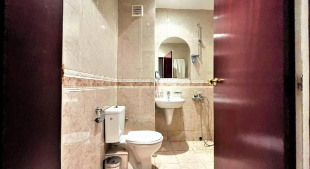 Апартаменты с видом на бассейн Miramar Front Beach Self Catering Apartments No Swim Pool Access