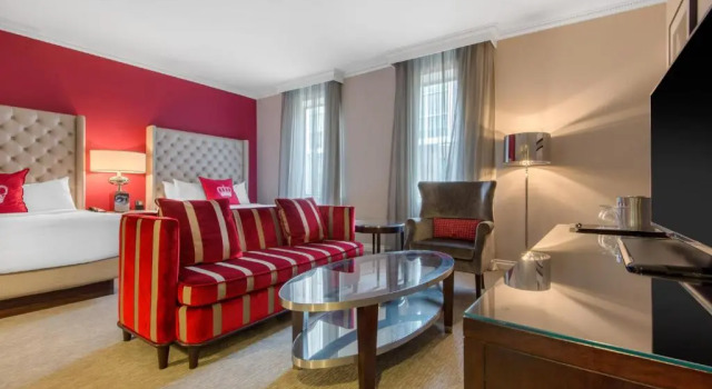 Четырёхместный номер Deluxe The Omni King Edward Hotel