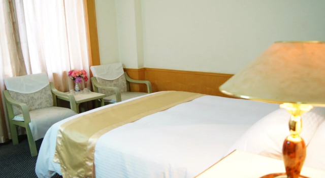 Famouse Hotel, Забронировать Отель Отели Тайнань 3 звезды, рядом с Храм Конфуция в Тайнане, 3*