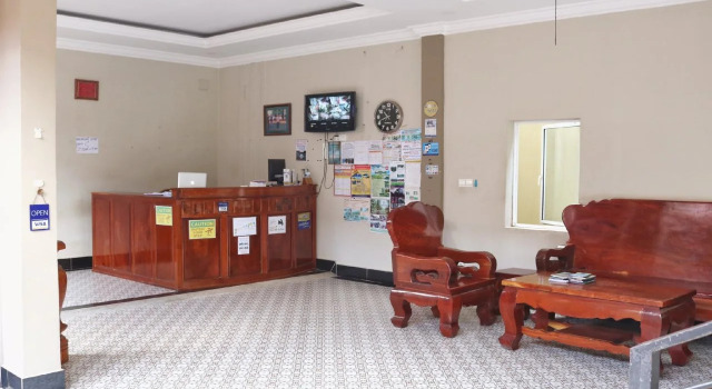 Neakru Guesthouse and Restaurant, Book Hotel Billige hoteller i Kampot-provinsen