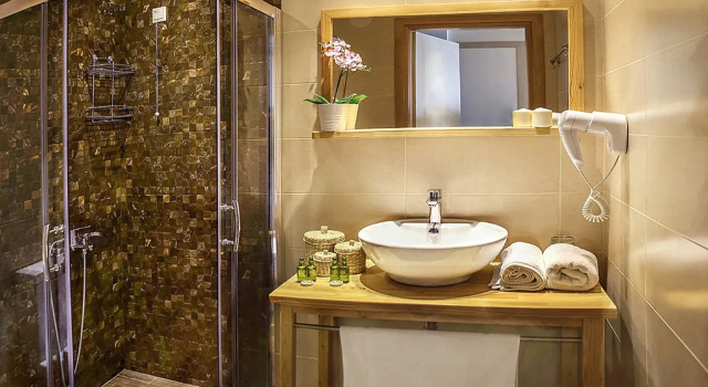 Двухместный полулюкс с видом на озеро Arktos Hotel