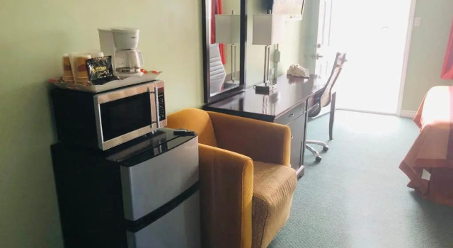 Люкс Perth Plaza Inn & Suites