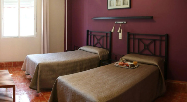 Hostal Jentoft, Забронировать Отель Недорогие отели Севильи, рядом с Площадь Пласа-де-ла-Аламеда, недорого