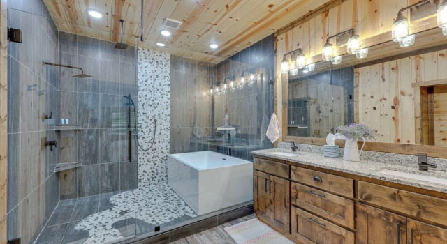 Коттедж Gorgeous Broken Bow Family Home w/ Private Hot Tub
