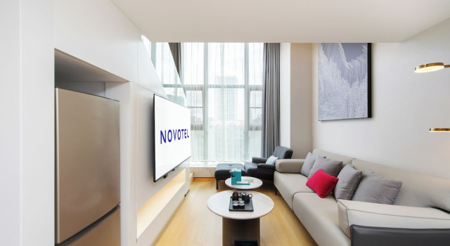 Люкс Superior Novotel Living Yunnan Dianchi Times