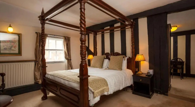 Номер Standard The Saracens Head Hotel