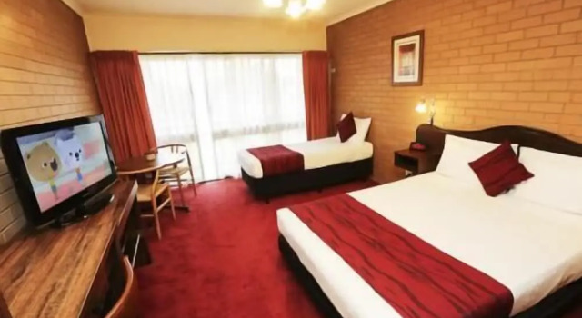 Трёхместный номер Economy с балконом Mildura River City Motel