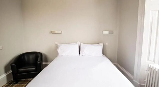 Номер Economy Crown Hotel & Bar