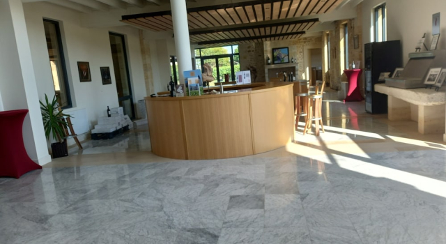 Château Tour Saint-Fort, Book Bed and Breakfast Hoteller i Medoc med parkering, Parkering