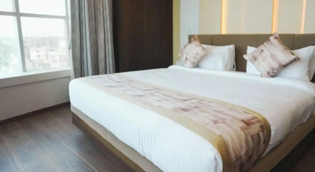 Raghukul Grand near DAV PG College, Забронировать Отель Азамгарх штат Уттар-Прадеш