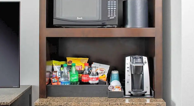 Четырёхместный номер Premium Hilton Garden Inn Jackson Downtown