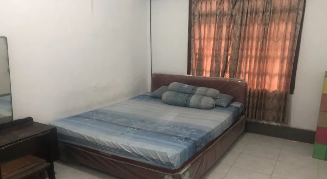 OYO 2342 Asti Residence 1, Book Hotel Hoteller i Tambaksari med parkering, Parkering