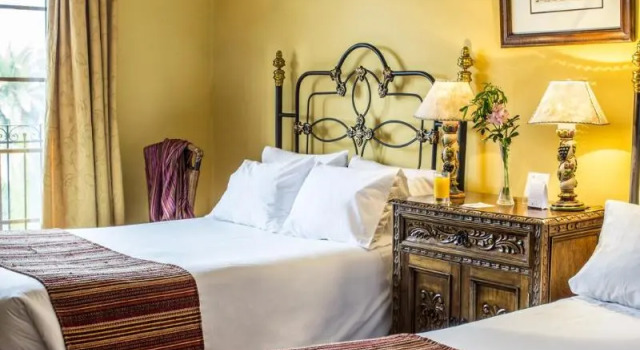Двухместный номер Standard с балконом Hotel Santa Cruz Plaza