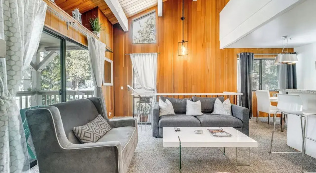 Апартаменты 1 Mi to Lake Tahoe: Condo w/ Pool Access