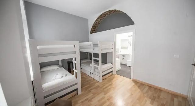 Factory Rooms Tarifa - Hostel, Забронировать Хостел Хостелы Тарифа, рядом с Castillo de Guzmán, Хостел