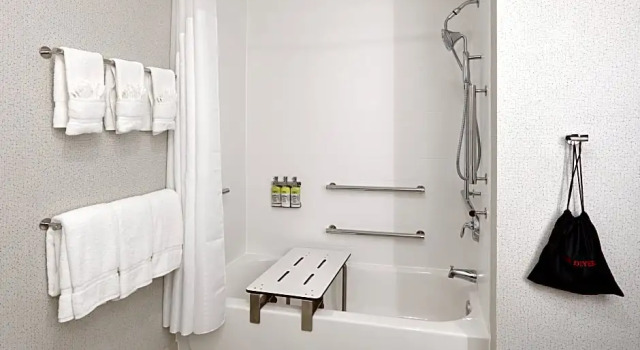 Четырёхместный люкс Holiday Inn Express & Suites Plano East - Richardson by IHG