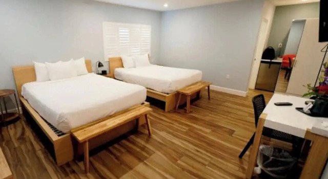 Четырёхместный номер Deluxe El Royale Hotel - Near Universal Studios Hollywood