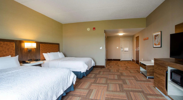Четырёхместный номер Standard Hampton Inn Watertown