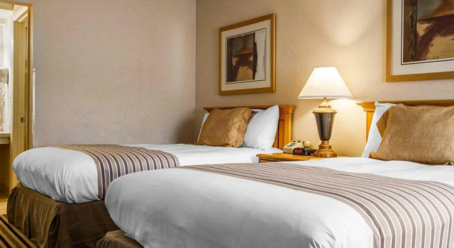 Четырёхместный номер Standard Econo Lodge Freeport - Brunswick Area
