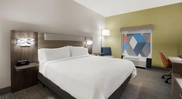 Двухместный люкс Holiday Inn Express Hotel & Suites Perry by IHG