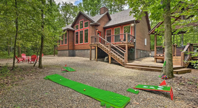 Коттедж Luxe Broken Bow Cabin: Hot Tub ~ 3 Mi to Hochatown
