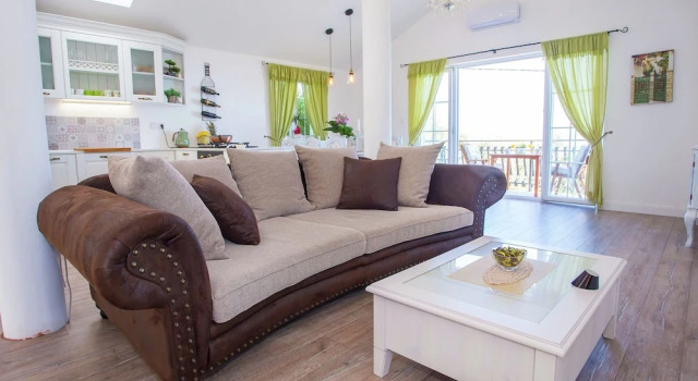 Beautiful villa with sea view and pool located near Opatija