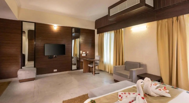 Pride Premier Solitaire Dehradun, Забронировать Отель Бизнес-отели Дехрадун, 4* 5*