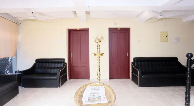 OYO 19877 Gamas Centre