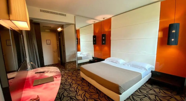 Двухместный номер Standard Iris Hotel