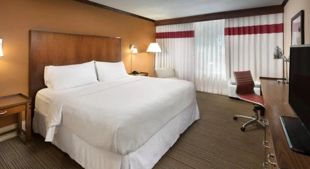 Номер Standard Four Points by Sheraton Kansas City Airport