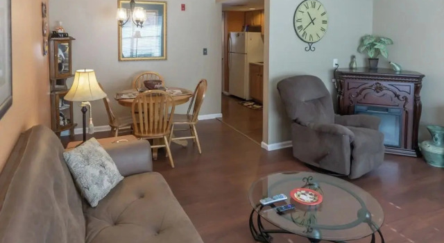 1 BR Home w/ Jetted Tub & Cozy Living Room, Забронировать Апартаменты/квартира Апартаменты Пиджен-Фордж, рядом с Pigeon Forge Community Center, Апартаменты/квартира