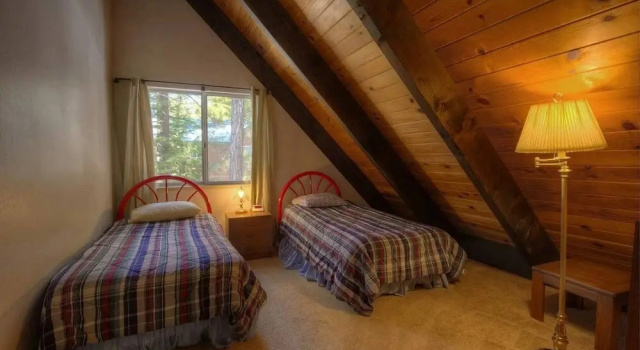 Great Value Chalet in the Woods by RedAwning