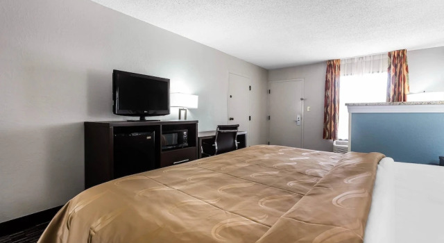 Двухместный номер Standard с балконом Quality Inn & Suites Mooresville-Lake Norman