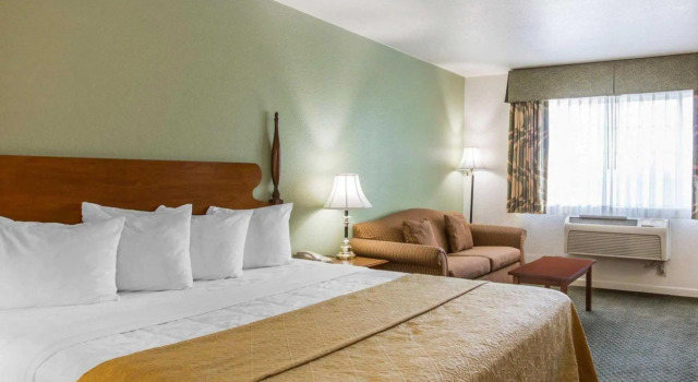 Номер Standard Quality Inn & Suites Tulare