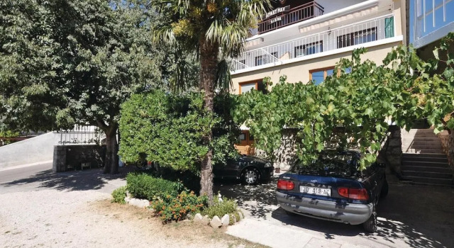 Beautiful Apartment in Starigrad Paklenica With 2 Bedrooms