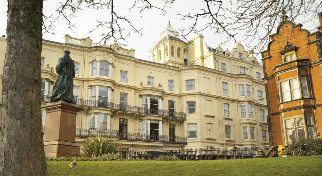 Royal Hotel, Забронировать Отель Отели Скарборо с завтраком, рядом с Итальянские сады в Саут-Клиффе, Завтраки