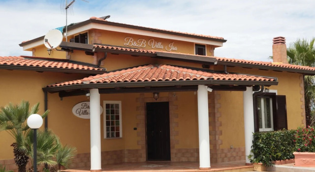 B&B Villa Isa, Varaa Bed and Breakfast Brivadi 