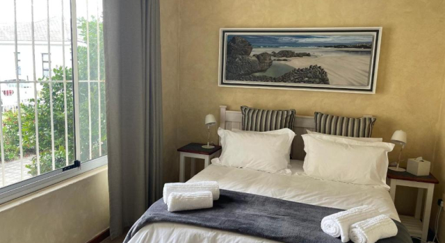 Номер Superior Footprints in Kleinmond