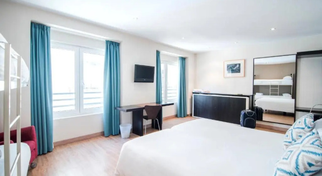 Пятиместный номер Standard Petit Palace Plaza de la Reina