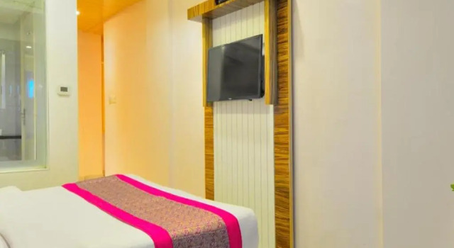 Номер Deluxe Aman Continental With Restaurant - 5Mins from Connaught Place ,Railway Station & Metro