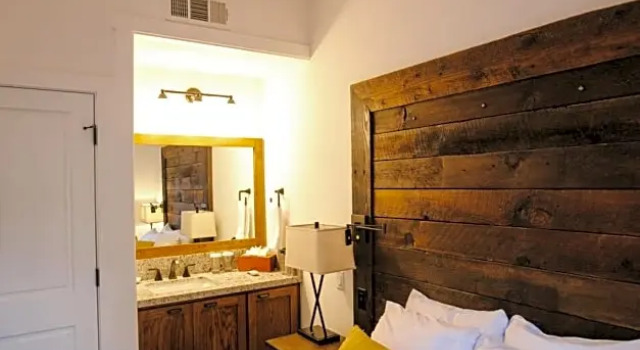 Полулюкс Sunnyside Restaurant & Lodge