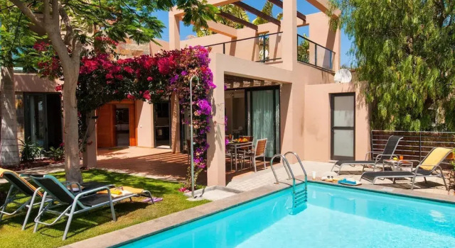 Бунгало Bungalow With Communal Pool in Playa del Ingles