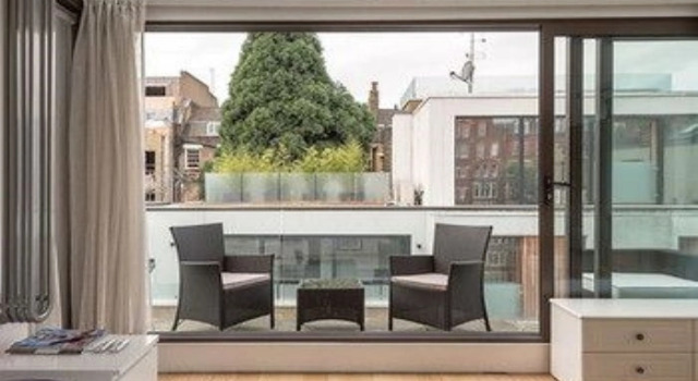 The Holborn Lights - Modern 3BDR Home with Rooftop Terrace & Garage