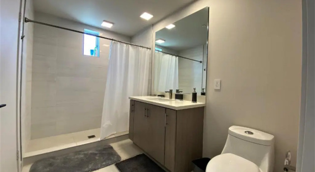 Апартаменты Beautiful and Sunny 3bd 2ba Hollywood Apartment