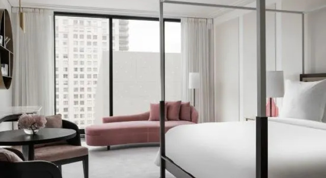 Двухместный номер Carré Doré Premier Four Seasons Hotel Montreal