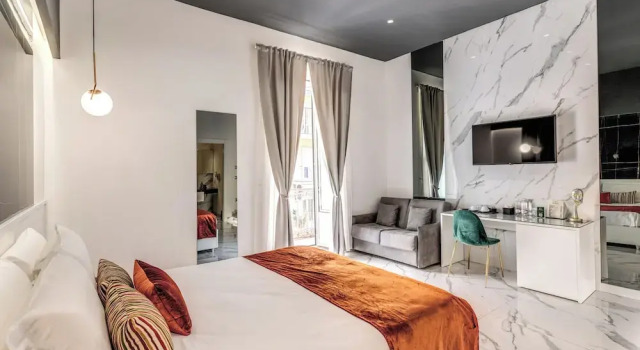 Четырёхместный номер Standard с балконом Élite Rooms
