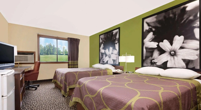 Четырёхместный номер Standard Super 8 by Wyndham Muncie/Ball St. College Area