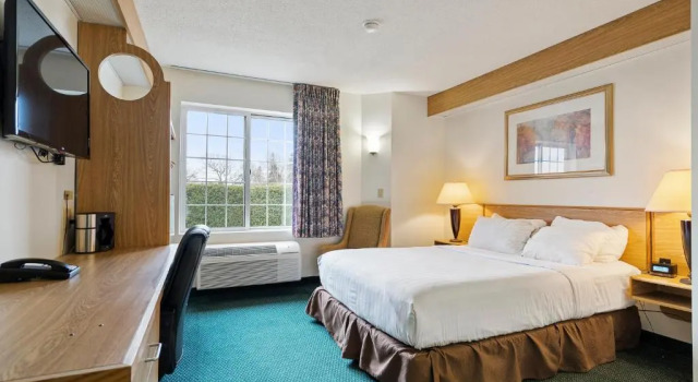 Номер Standard с видом на улицу Charlevoix Inn & Suites SureStay Collection by Best Western